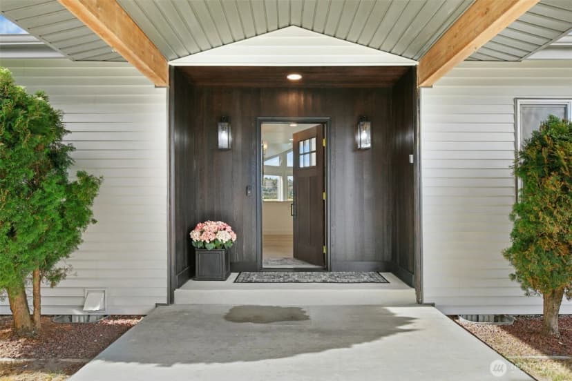 Property photo for 14938 Channel Lane, La Conner photo 4