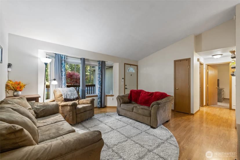 Property photo for 18441 Blue Hills Loop Se, Yelm photo 4