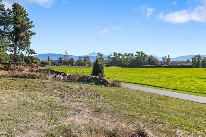 Property photo for 197 Bay Lyn Drive, Lynden photo 35