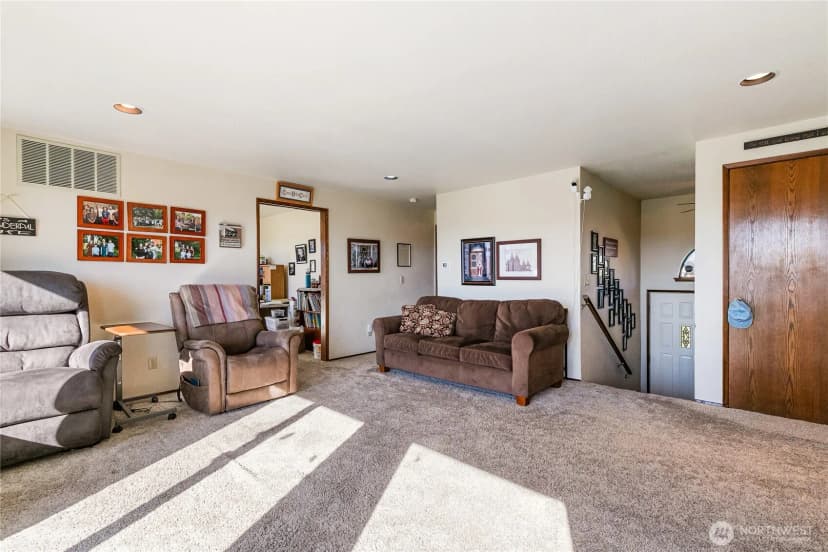 Property photo for 197 Bay Lyn Drive, Lynden photo 10