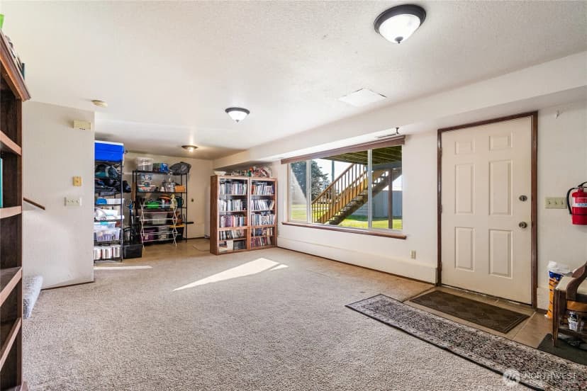 Property photo for 197 Bay Lyn Drive, Lynden photo 14