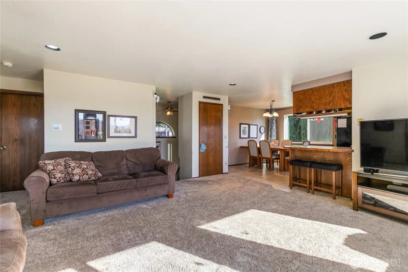 Property photo for 197 Bay Lyn Drive, Lynden photo 9
