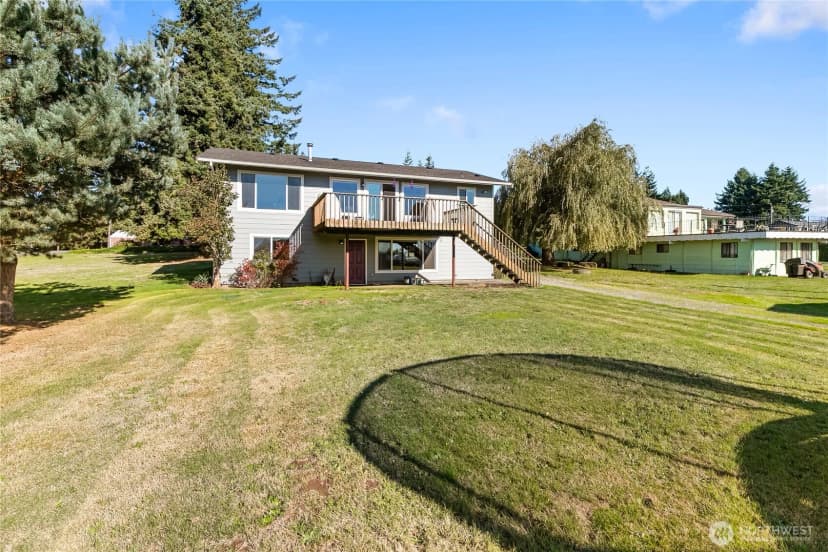 Property photo for 197 Bay Lyn Drive, Lynden photo 2