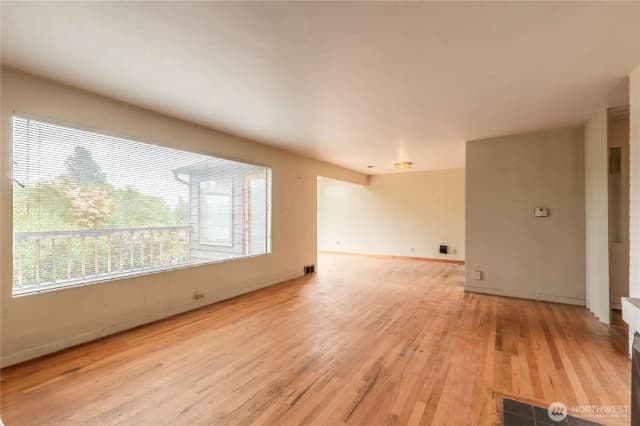 Property photo for 7210 Seward Park Avenue S, Seattle photo 4