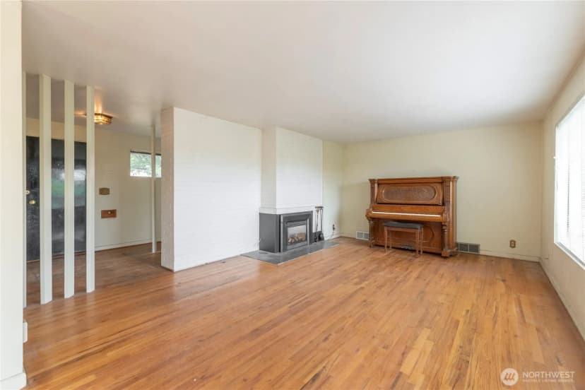 Property photo for 7210 Seward Park Avenue S, Seattle photo 2