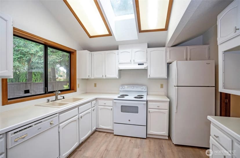 Property photo for 9711 Onyx Drive Sw, Lakewood photo 12