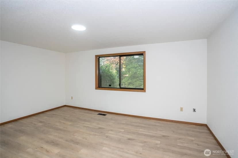 Property photo for 9711 Onyx Drive Sw, Lakewood photo 15