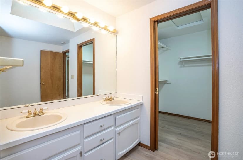 Property photo for 9711 Onyx Drive Sw, Lakewood photo 18