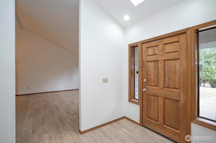 Property photo for 9711 Onyx Drive Sw, Lakewood photo 5