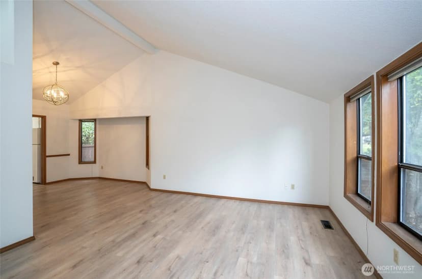 Property photo for 9711 Onyx Drive Sw, Lakewood photo 8