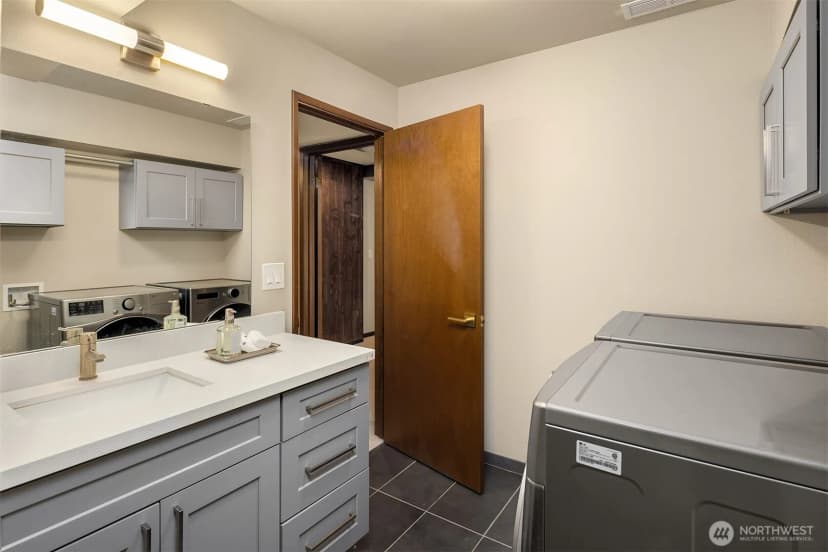 Property photo for 15713 37th Avenue Ne, Lake Forest Park photo 26