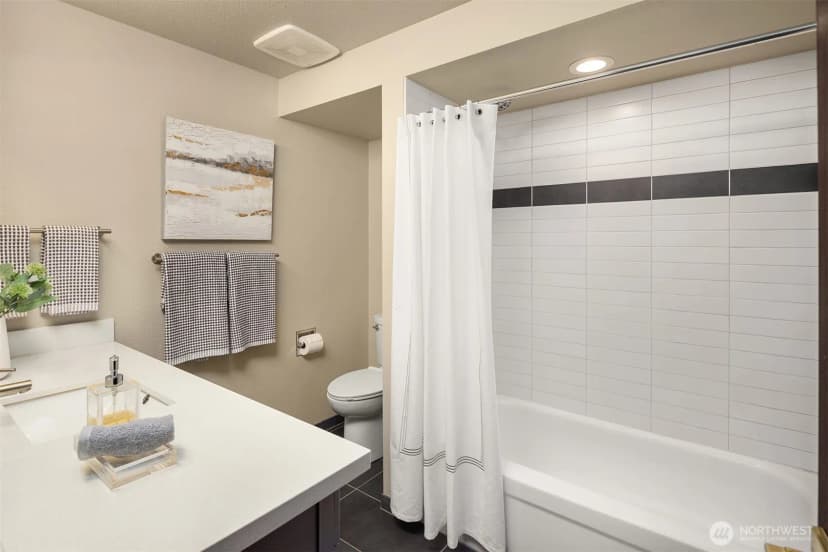 Property photo for 15713 37th Avenue Ne, Lake Forest Park photo 21