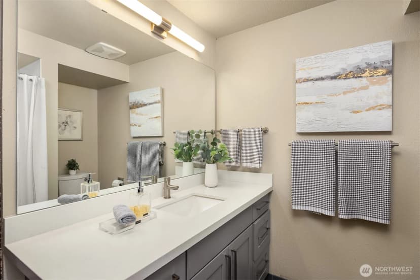 Property photo for 15713 37th Avenue Ne, Lake Forest Park photo 18