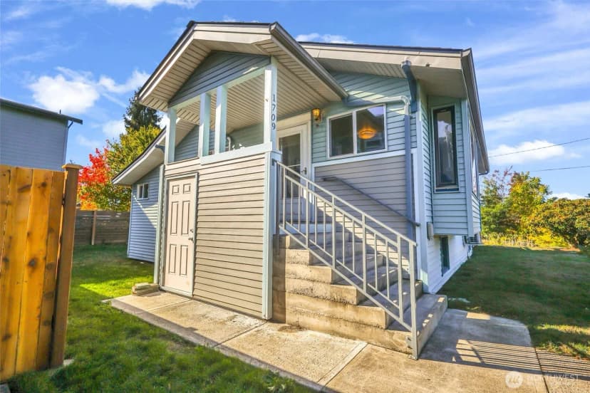 Property photo for 1709 Sw Cloverdale Street, Seattle
