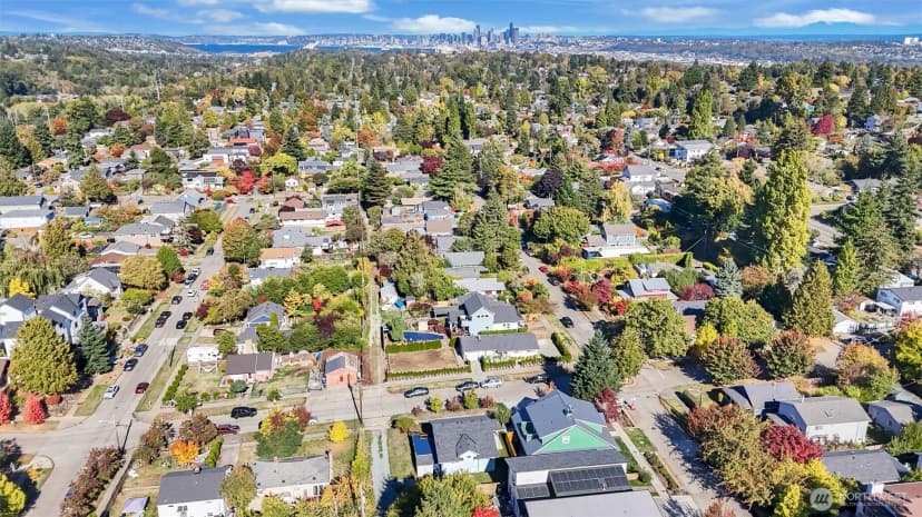 Property photo for 1709 Sw Cloverdale Street, Seattle photo 22
