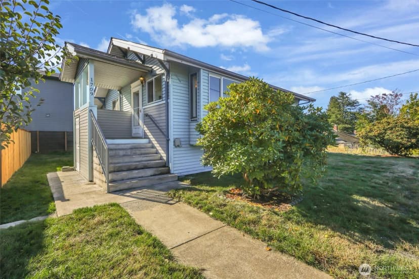 Property photo for 1709 Sw Cloverdale Street, Seattle photo 2