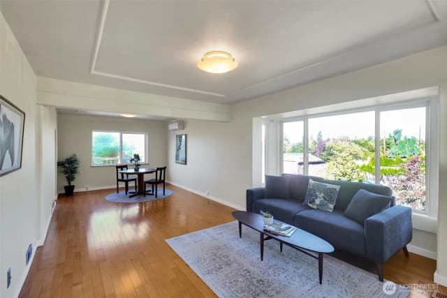 Property photo for 1709 Sw Cloverdale Street, Seattle photo 3