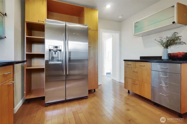 Property photo for 1709 Sw Cloverdale Street, Seattle photo 4