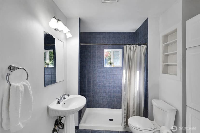 Property photo for 1709 Sw Cloverdale Street, Seattle photo 7