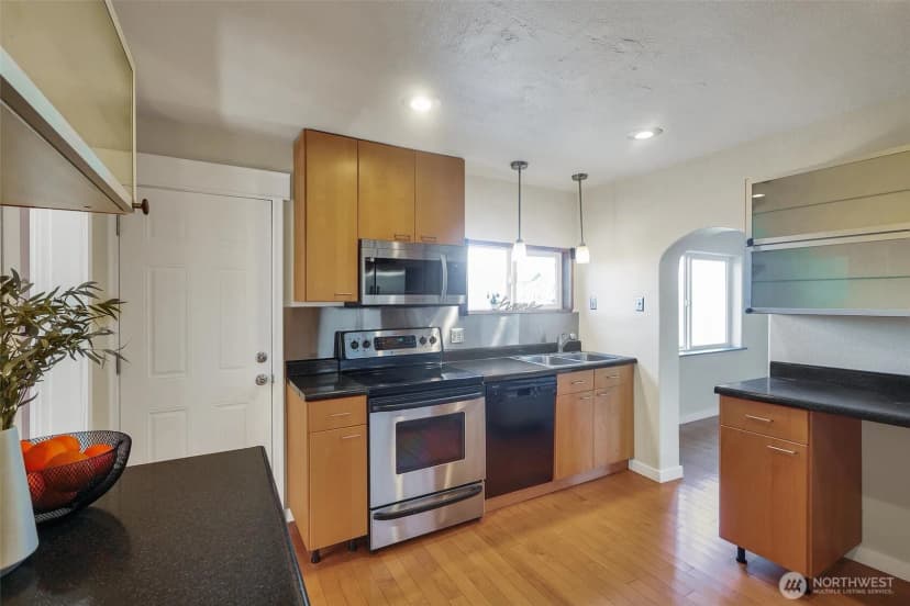 Property photo for 1709 Sw Cloverdale Street, Seattle photo 5