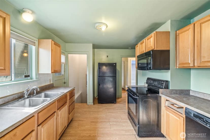 Property photo for 10713 15th Ave Ne, Seattle photo 6