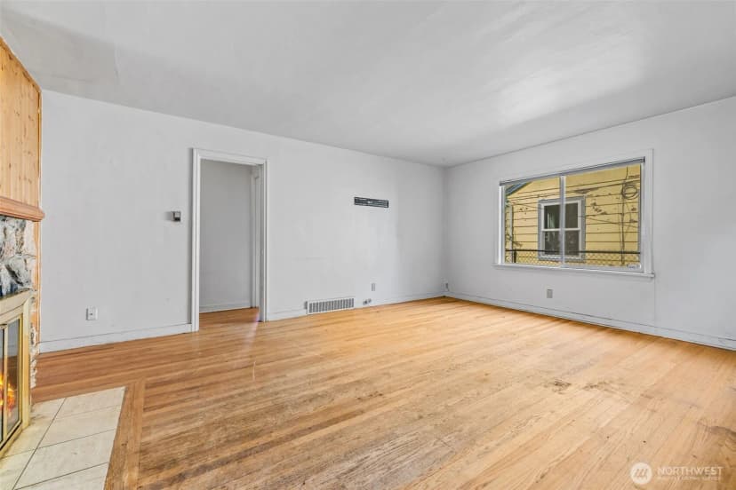 Property photo for 10713 15th Ave Ne, Seattle photo 4