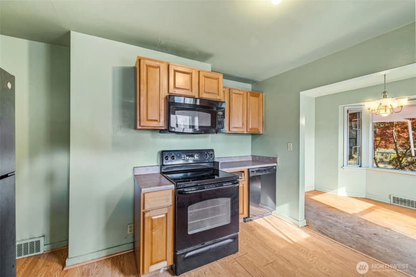 Property photo for 10713 15th Ave Ne, Seattle photo 7