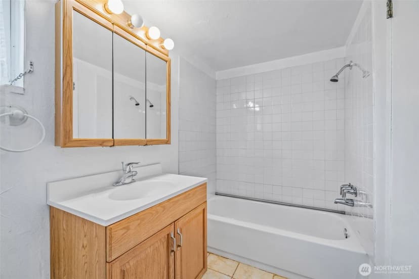 Property photo for 10713 15th Ave Ne, Seattle photo 16