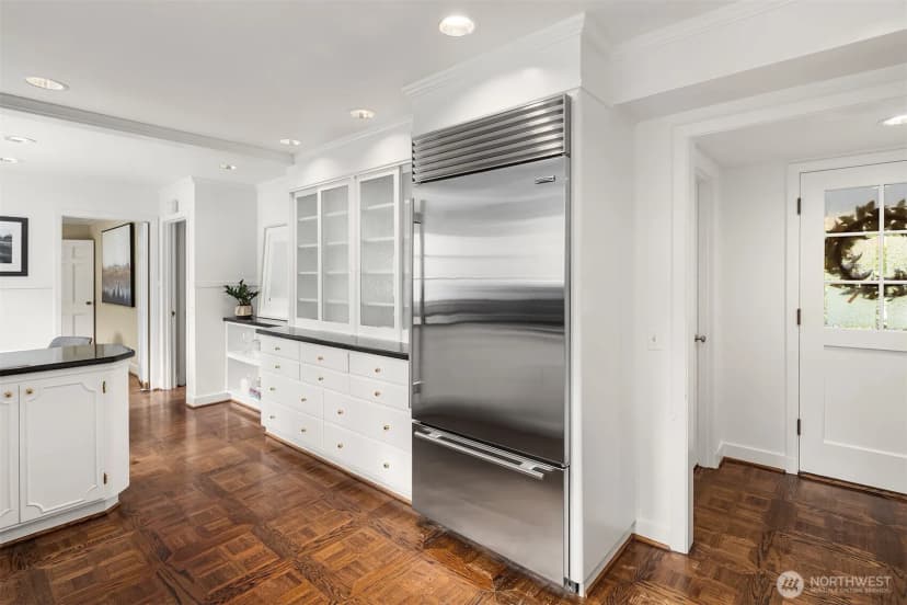 Property photo for 5525 Ne Penrith Road, Seattle photo 16