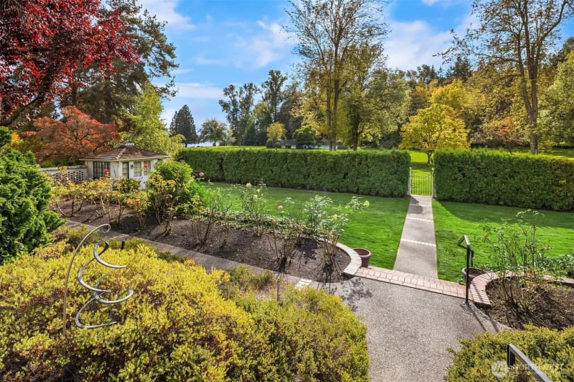 Property photo for 5525 Ne Penrith Road, Seattle photo 3