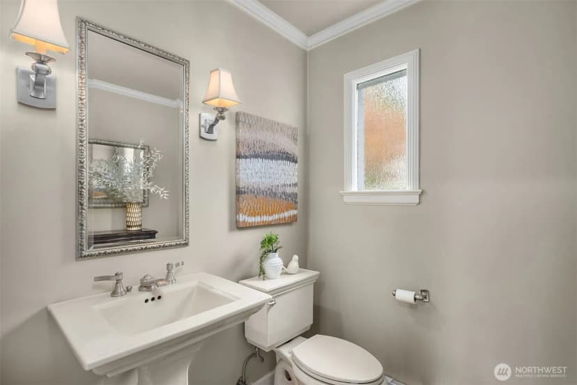Property photo for 5525 Ne Penrith Road, Seattle photo 18