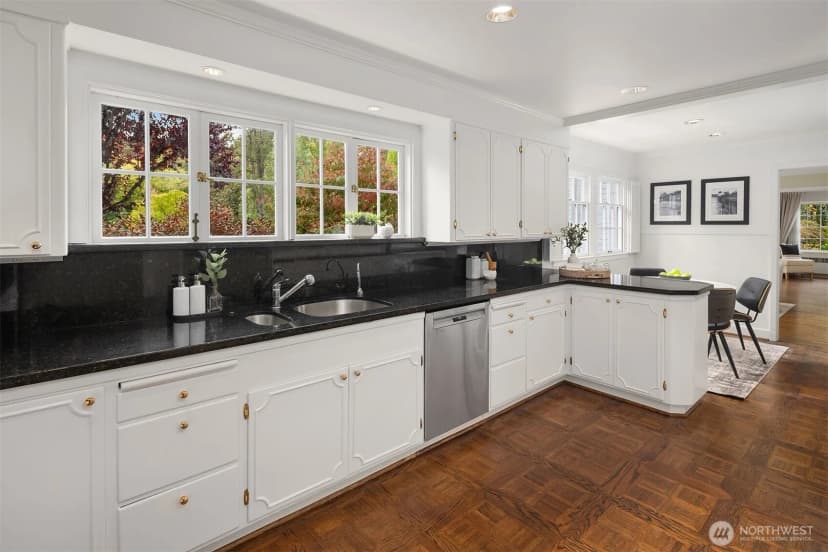 Property photo for 5525 Ne Penrith Road, Seattle photo 17