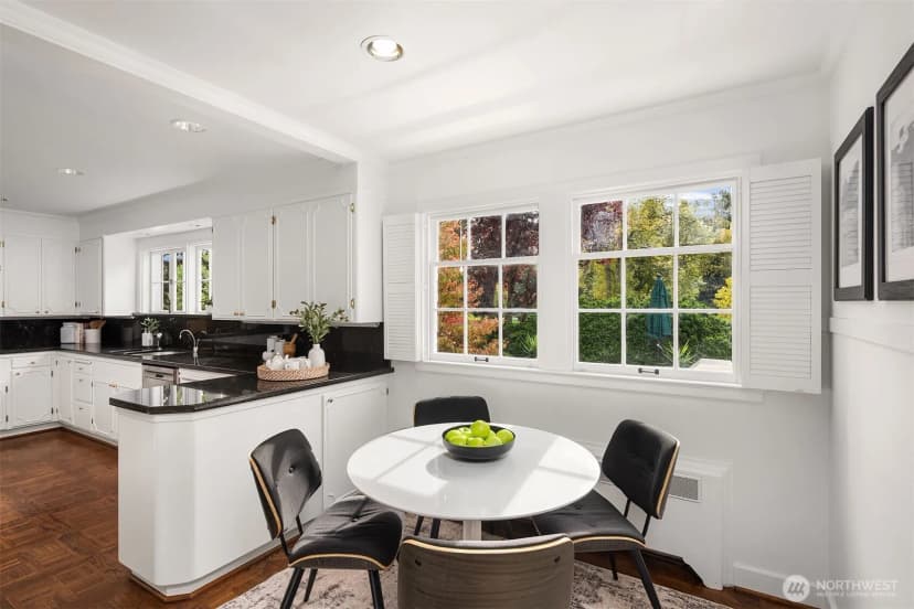 Property photo for 5525 Ne Penrith Road, Seattle photo 13