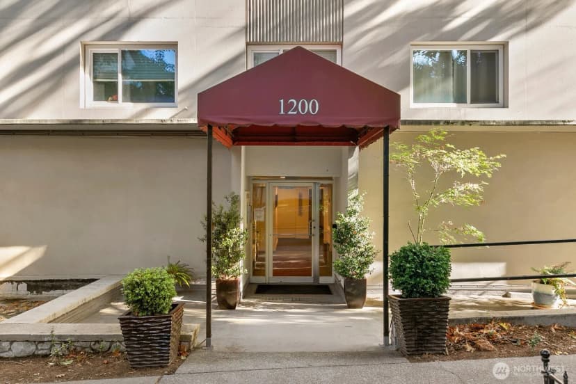 Property photo for 1200 Boylston Avenue #602, Seattle photo 2