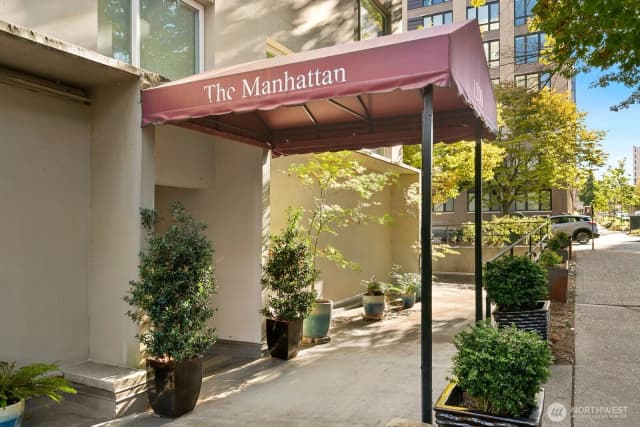 Property photo for 1200 Boylston Avenue #602, Seattle photo 3