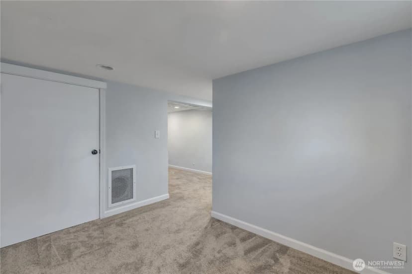 Property photo for 13203 10th Avenue S, Burien photo 24