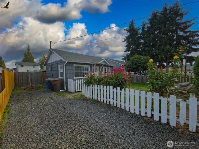 Property photo for 212 Douglas Street, Longview photo 3