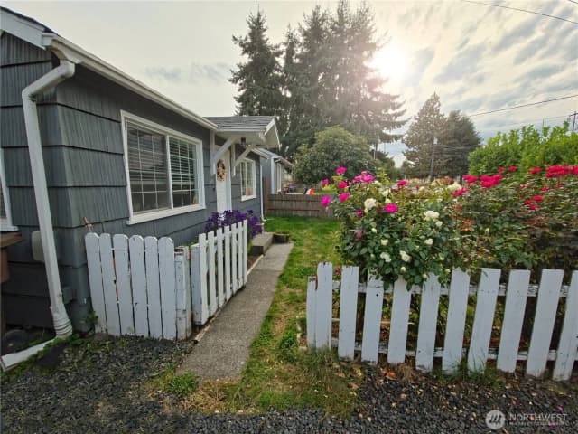 Property photo for 212 Douglas Street, Longview photo 4