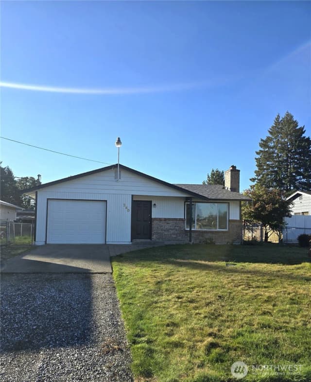 Property photo for 240 170th St E, Spanaway photo 2