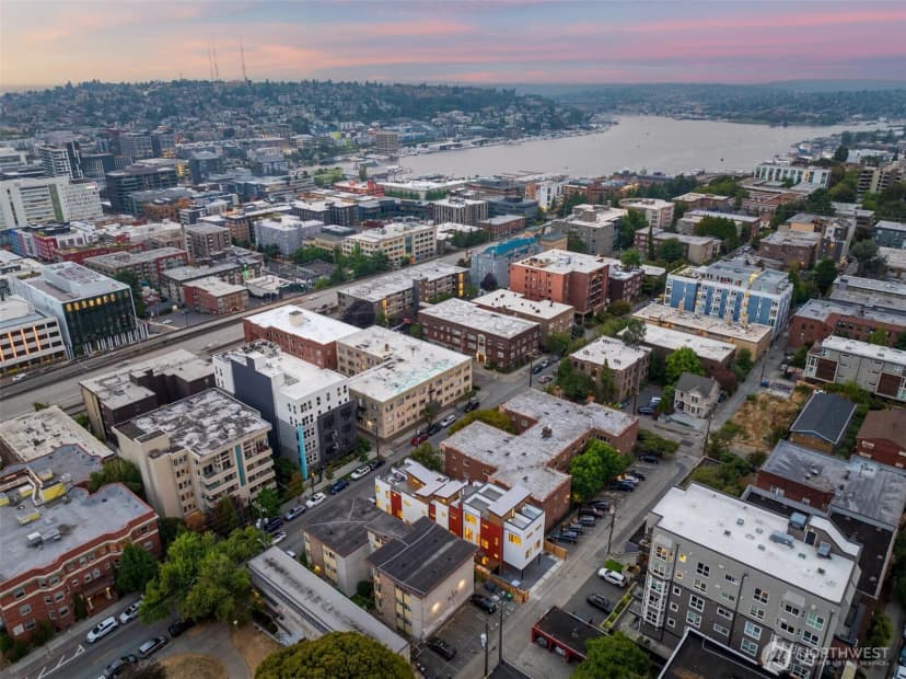Property photo for 318 A Bellevue Avenue E, Seattle photo 32