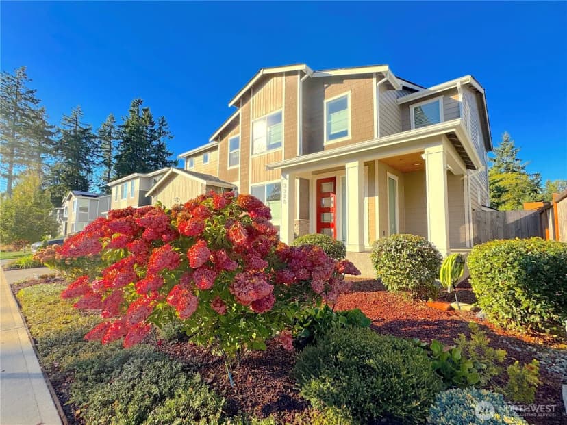 Property photo for 3320 Ne 8th Place, Renton