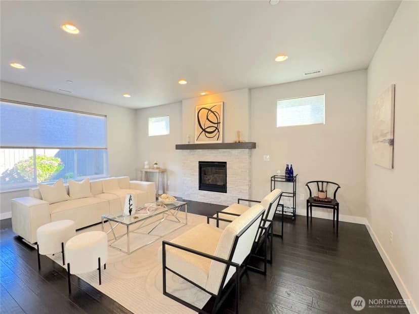 Property photo for 3320 Ne 8th Place, Renton photo 7