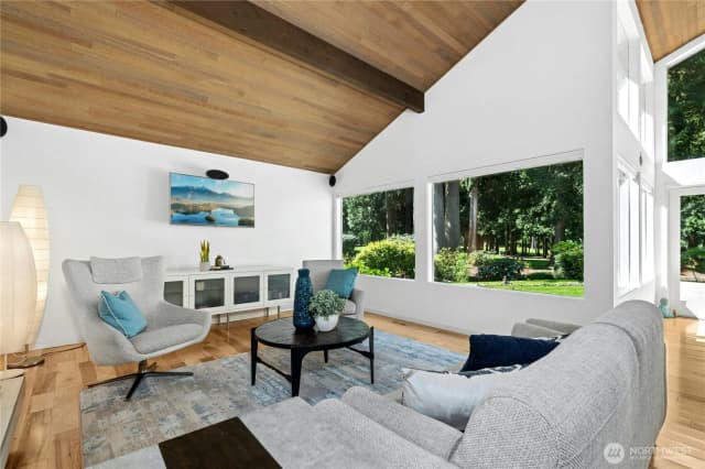 Property photo for 21010 Ne 33rd Place, Sammamish photo 4