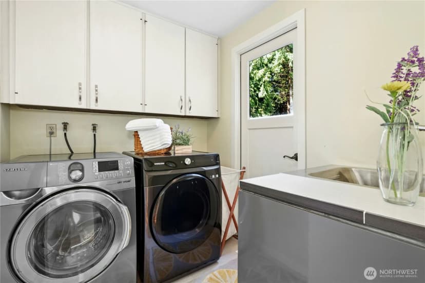 Property photo for 21010 Ne 33rd Place, Sammamish photo 13