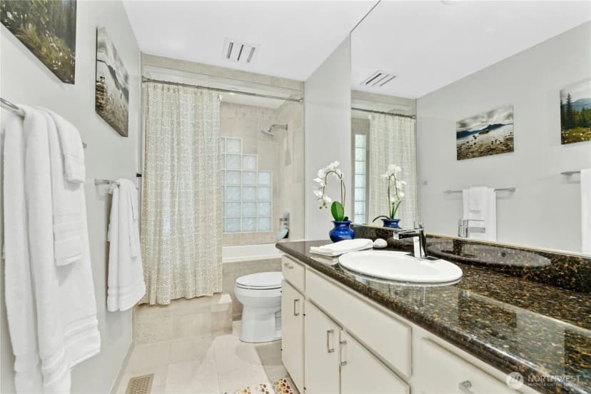 Property photo for 21010 Ne 33rd Place, Sammamish photo 21