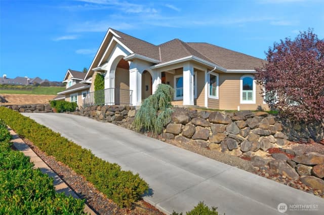 Property photo for 7506 Plateau Place, Yakima photo 2