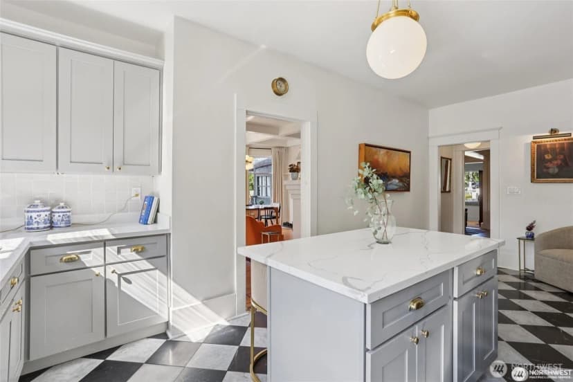 Property photo for 2233 2nd Avenue W, Seattle photo 16