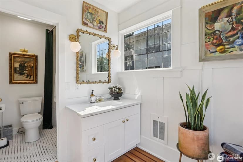 Property photo for 2233 2nd Avenue W, Seattle photo 11