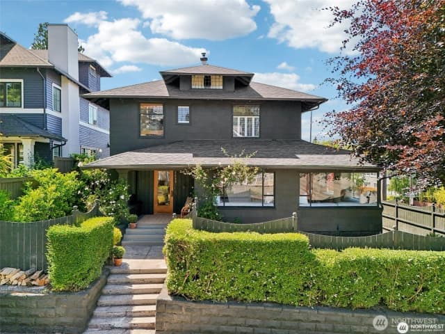 Property photo for 2233 2nd Avenue W, Seattle photo 2