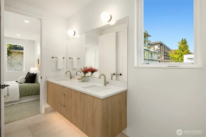 Property photo for 2009 Dexter Avenue N #b, Seattle photo 17